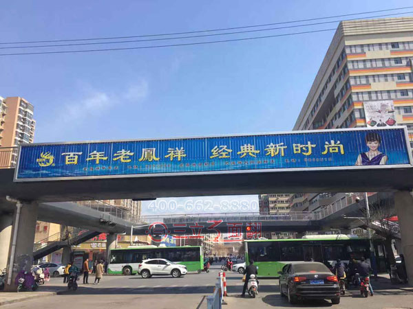 河南省安陽(yáng)市林州跨街三面翻橋體廣告牌案例施工圖片