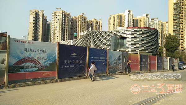 貴州貴陽恒大金世界工地立柱圍擋廣告牌案例圖片