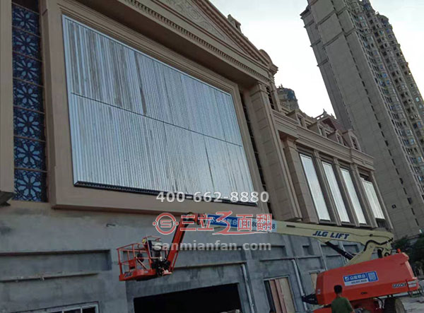 福建寧德市恒大影城墻體三面翻分段廣告牌案例施工圖片