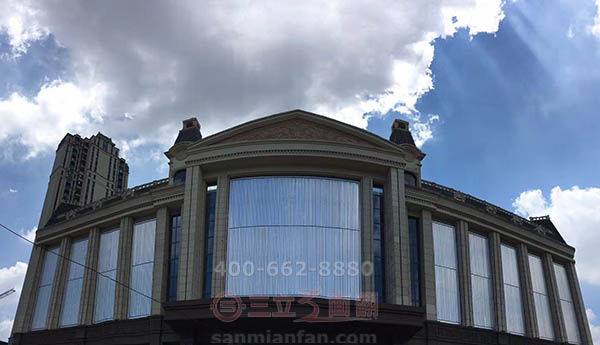 江西南昌恒大影城超高分段三面翻外墻廣告牌案例施工圖片